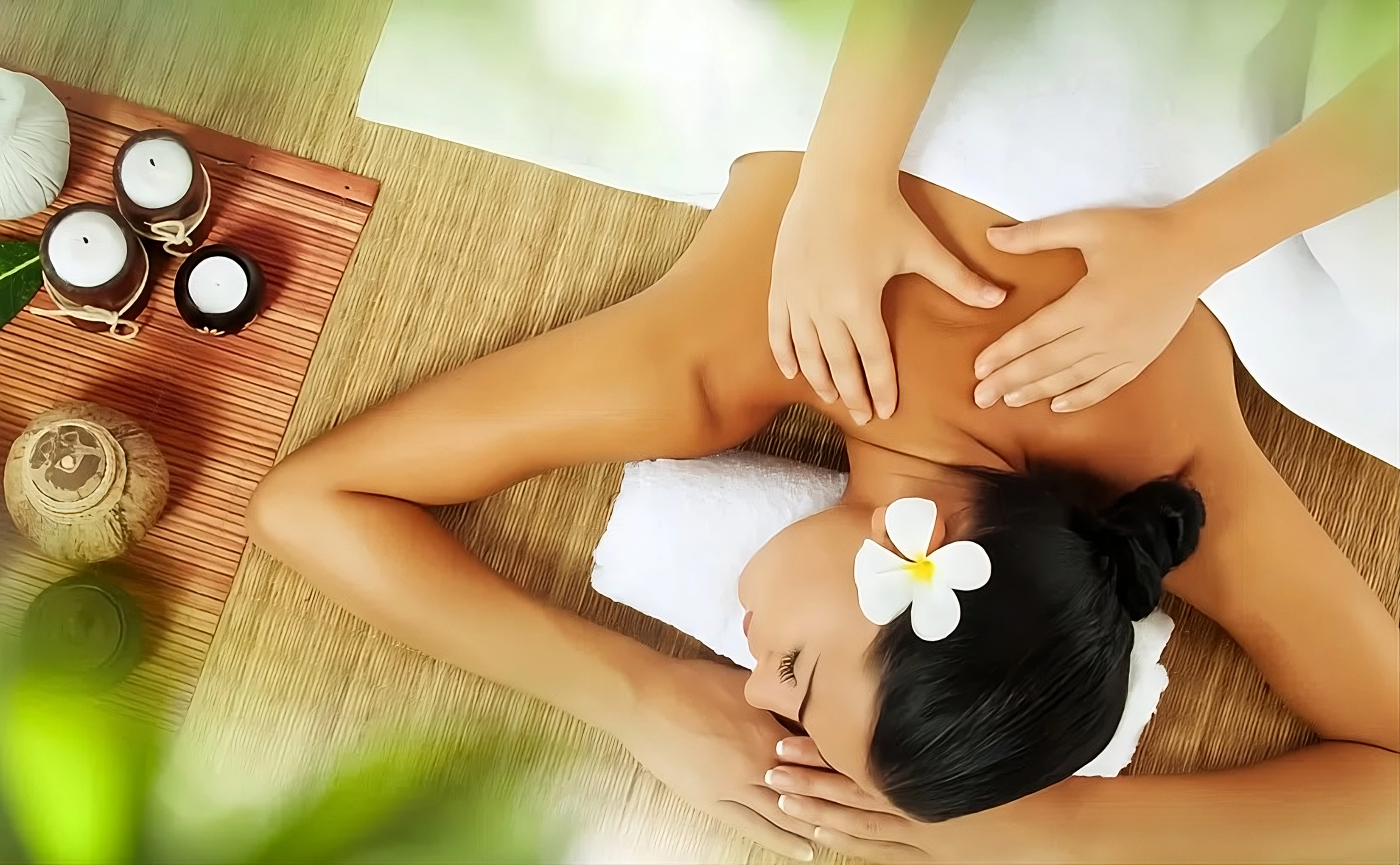 Plage hawaïenne au coucher du soleil